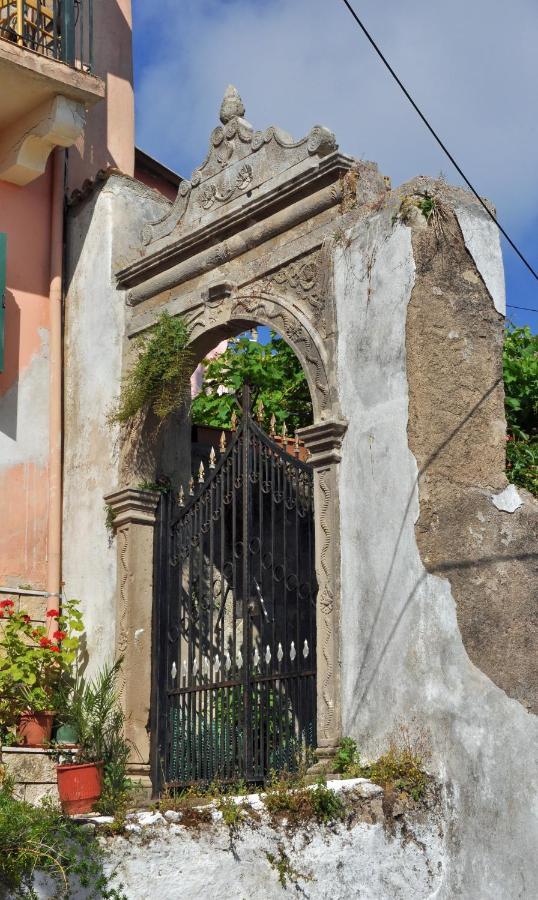 Apartamento The Old Mansion Sinarádes Exterior foto